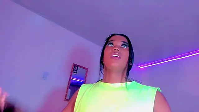 naomy  xx online show from March 9, 2025, 1:25 am