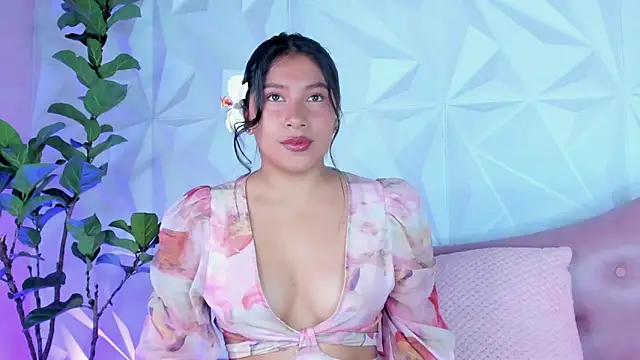 LinnaGardenia online show from January 19, 2025, 1:55 pm