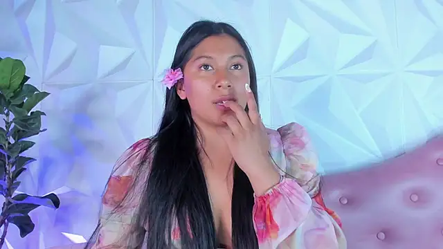 LinnaGardenia online show from February 1, 2025, 12:07 am