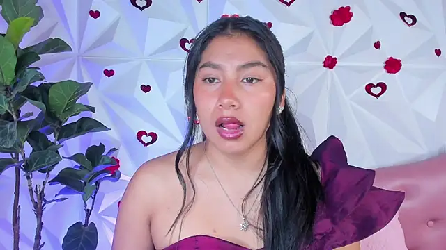 LinnaGardenia online show from March 15, 2025, 2:01 pm