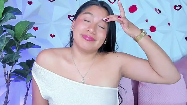 LinnaGardenia online show from March 19, 2025, 5:17 pm