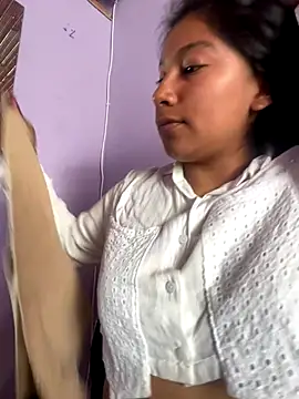 LinnaGardenia online show from October 20, 2025, 2:39 pm