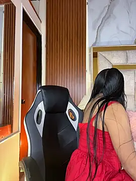 LinnaGardenia online show from January 6, 2026, 12:53 pm