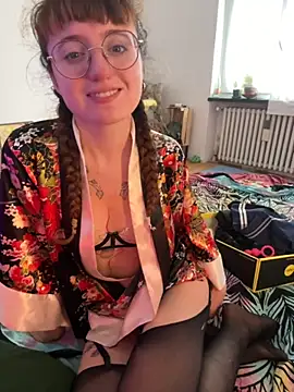 Snapshot of _foxygirl_ chatting on October 21, 2025, 11:00 am  foxygirl  online show from October 21, 2025, 11:00 am