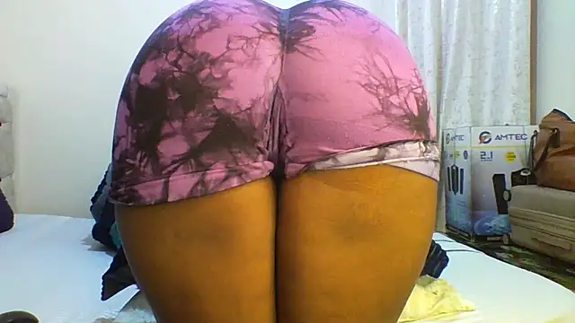 Snapshot of Petitiebooty chatting on February 17, 2026, 6:54 am Petitiebooty online show from February 17, 2026, 6:54 am