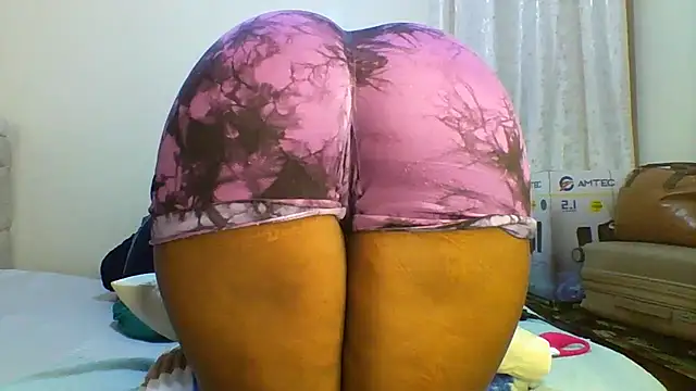 Snapshot of Petitiebooty chatting on February 24, 2026, 6:11 am Petitiebooty online show from February 24, 2026, 6:11 am