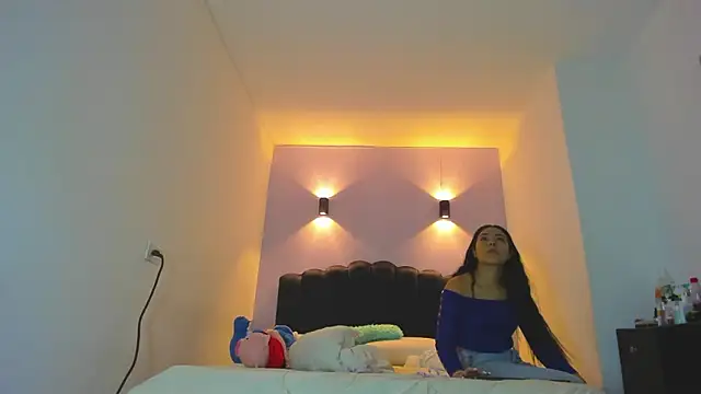 Sofia Clauss  online show from March 30, 2026, 4:02 am