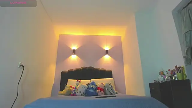 Sofia Clauss  online show from April 3, 2026, 5:05 am