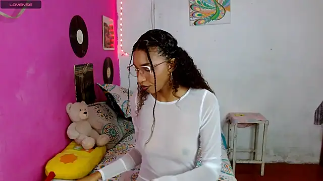 sensitive brunette online show from January 15, 2025, 9:09 pm