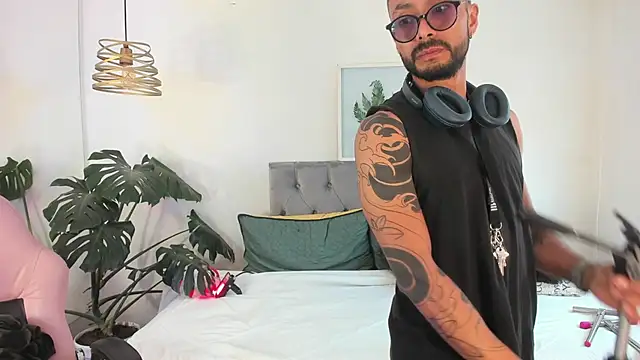 Tom cooper  online show from November 27, 2025, 1:02 pm