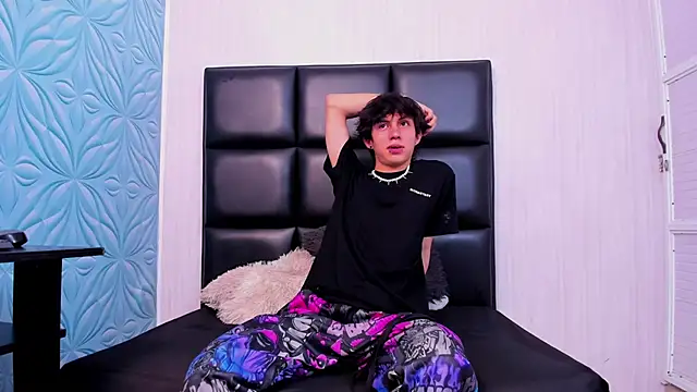 Snapshot of JeanRam18 chatting on February 25, 2025, 11:52 am JeanRam18 online show from February 25, 2025, 11:52 am