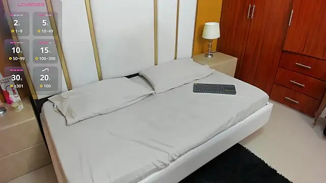 FOXYRIVER  online show from March 18, 2026, 12:19 pm