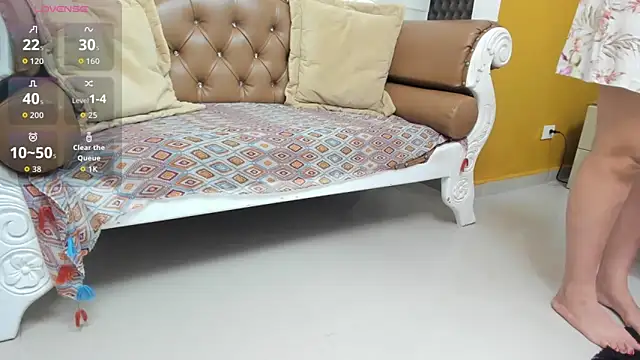 FOXYRIVER  online show from April 13, 2026, 12:10 pm