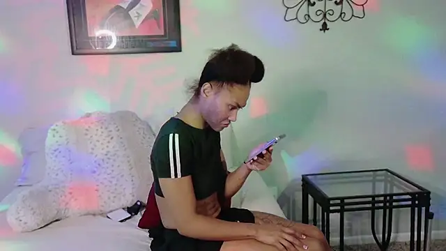 yiauana online show from February 18, 2025, 7:32 am