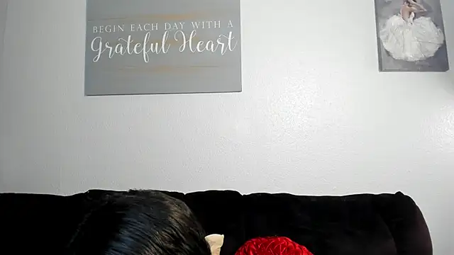 yiauana online show from February 28, 2025, 10:20 am