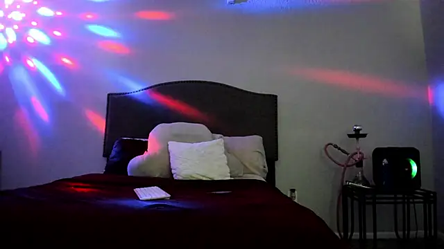 yiauana online show from September 9, 2025, 8:47 am