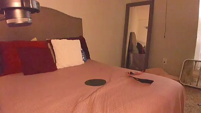 yiauana online show from April 18, 2026, 3:43 am