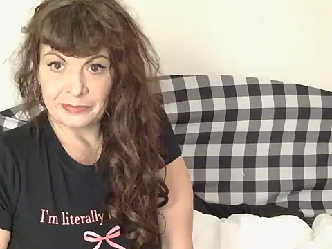 Snapshot of HeyyImHarlowe chatting on December 10, 2024, 8:19 am HeyyImHarlowe online show from December 10, 2024, 8:19 am