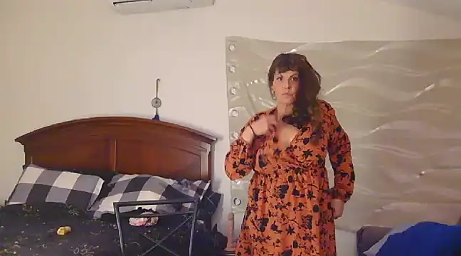 Snapshot of HeyyImHarlowe chatting on December 17, 2024, 12:00 pm HeyyImHarlowe online show from December 17, 2024, 12:00 pm