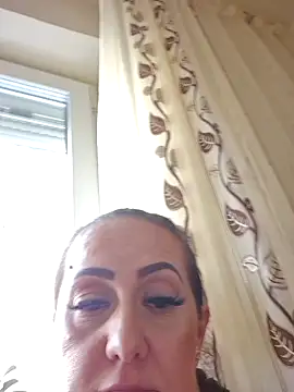 AvaLloyd online show from February 26, 2025, 12:47 pm