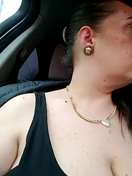 AvaLloyd online show from February 28, 2025, 3:26 pm