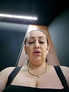 AvaLloyd online show from March 5, 2025, 3:29 am