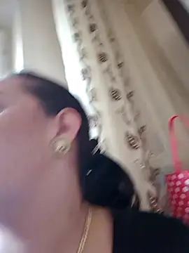 AvaLloyd online show from March 5, 2025, 12:22 pm