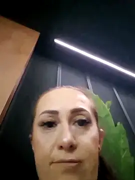 AvaLloyd online show from March 6, 2025, 3:35 am