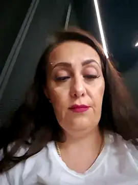 AvaLloyd online show from March 17, 2025, 6:51 am