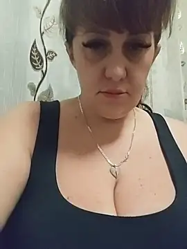 AvaLloyd online show from December 3, 2025, 2:08 am