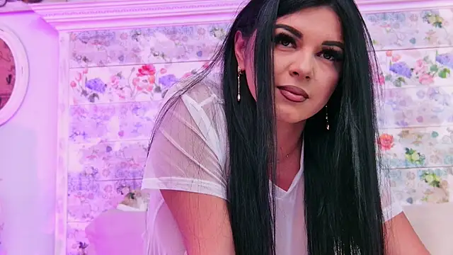 EmilyColle  online show from November 12, 2025, 7:35 pm