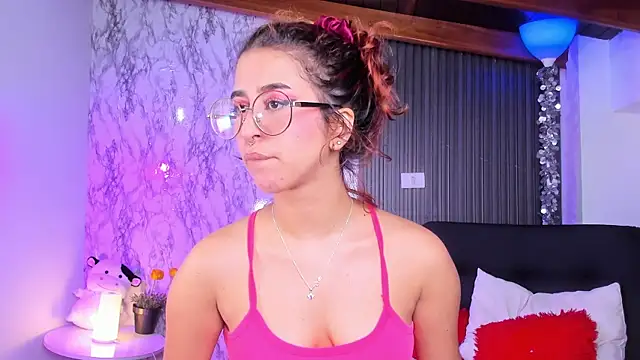 chloe blue online show from March 7, 2025, 11:40 am