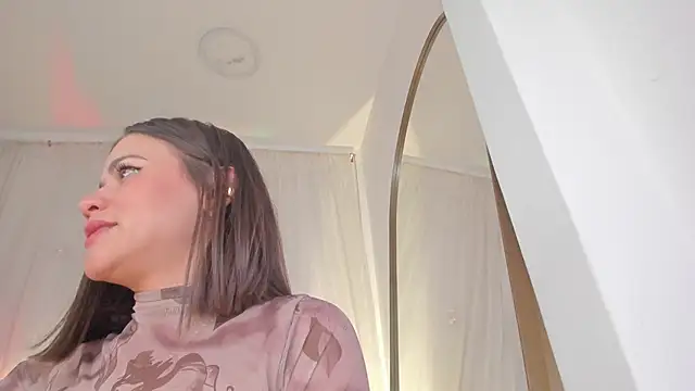 Snapshot of Petite_Lucie chatting on January 19, 2025, 10:06 pm Petite Lucie online show from January 19, 2025, 10:06 pm