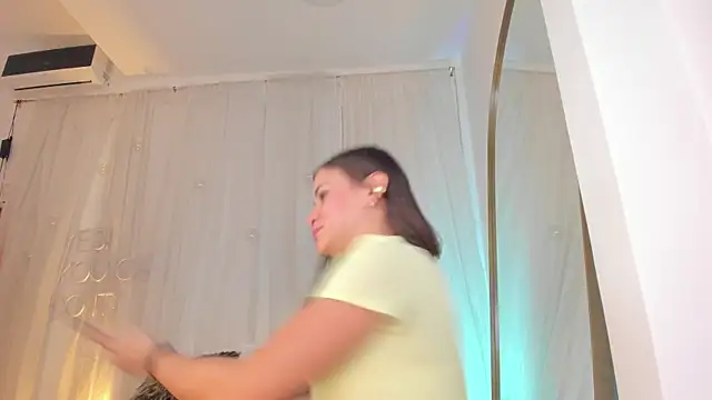 Snapshot of Petite_Lucie chatting on January 26, 2025, 10:13 pm Petite Lucie online show from January 26, 2025, 10:13 pm