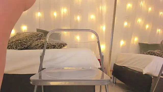 Snapshot of Petite_Lucie chatting on February 22, 2025, 9:59 pm Petite Lucie online show from February 22, 2025, 9:59 pm