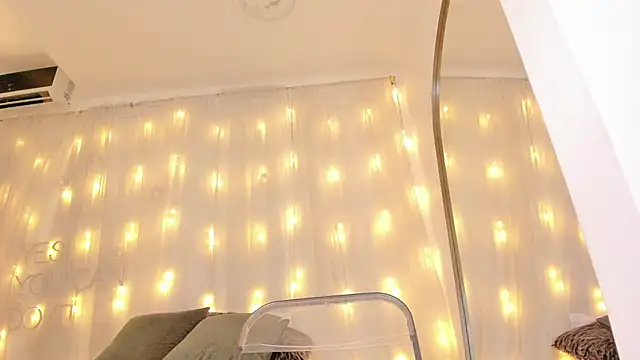 Snapshot of Petite_Lucie chatting on March 12, 2025, 10:07 pm Petite Lucie online show from March 12, 2025, 10:07 pm