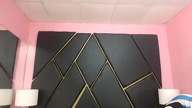 MilanZaire online show from September 13, 2025, 6:51 pm