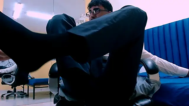 MilanZaire online show from January 15, 2026, 10:13 pm