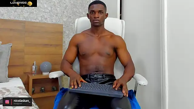 nicolaskan online show from December 14, 2024, 3:04 pm