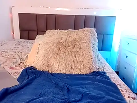 nicolaskan online show from October 11, 2025, 4:27 pm