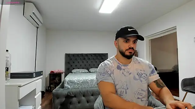 supermanboy94 online show from November 24, 2025, 6:35 am