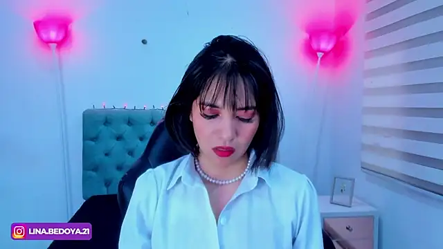 lina bedoya  online show from January 28, 2025, 11:49 am