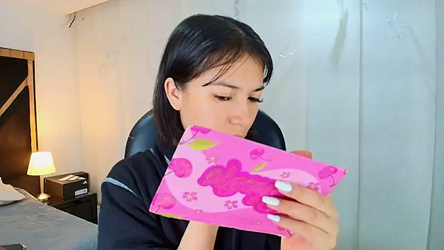 Snapshot of lina_bedoya_ chatting on February 17, 2026, 11:50 am lina bedoya online show from February 17, 2026, 11:50 am