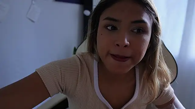 SaraParisi online show from January 22, 2025, 9:43 pm