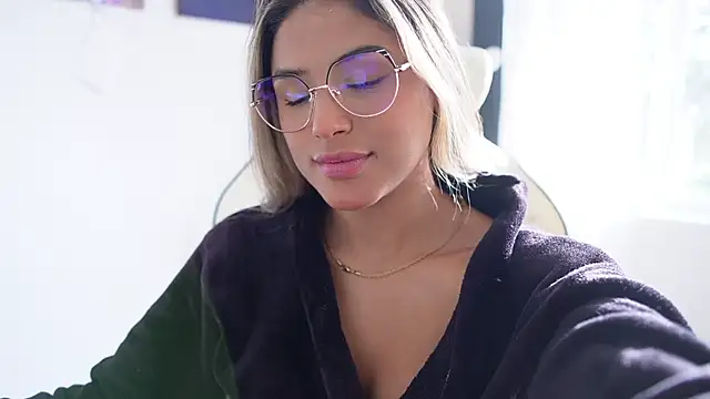 SaraParisi online show from January 23, 2025, 9:50 pm