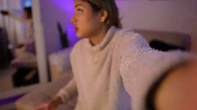 SaraParisi online show from February 13, 2025, 11:04 pm