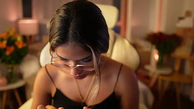 SaraParisi online show from March 12, 2025, 1:47 am