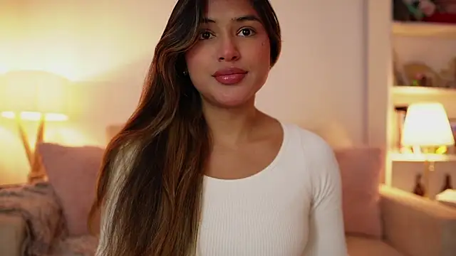 SaraParisi online show from February 17, 2026, 11:55 pm