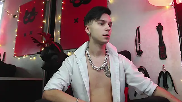 Joseph  Quinn online show from January 6, 2025, 9:41 am