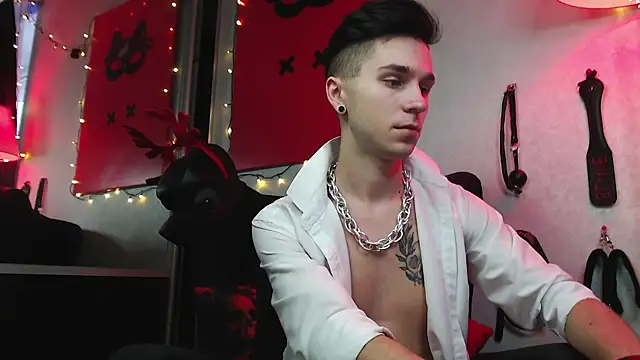 Joseph  Quinn online show from January 6, 2025, 12:46 pm